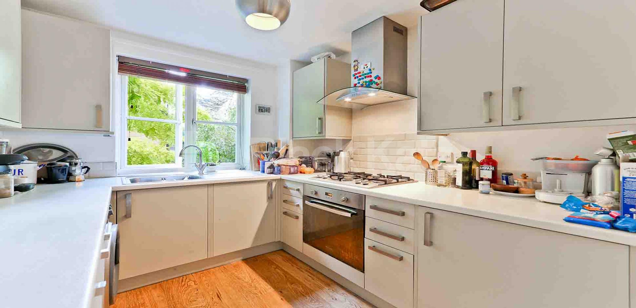 			NEW INSTRUCTION (Includes private parking)., 2 Bedroom, 1 bath, 1 reception Apartment			 Morden House, Bristowe Close, Brixton